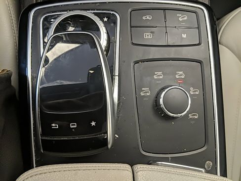 Used 2017 Mercedes-Benz GLS 450 4MATIC image 25