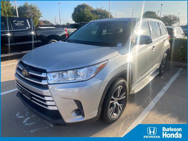 Used 2018 Toyota Highlander LE FWD image 1