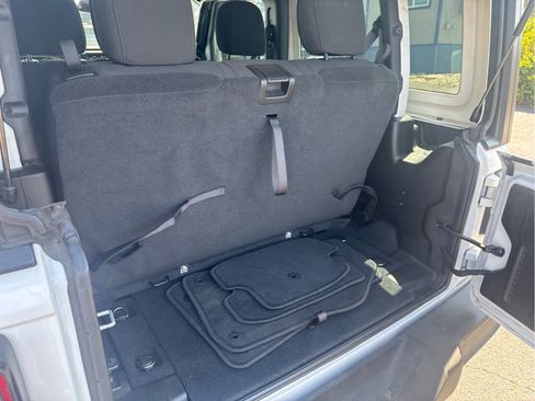 Used 2022 Jeep Wrangler Sport AWD/4WD image 9