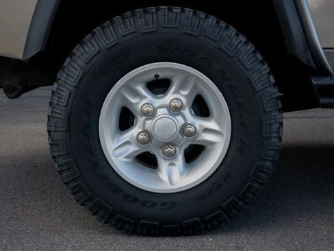 Used 1993 Land Rover Defender 110 image 33