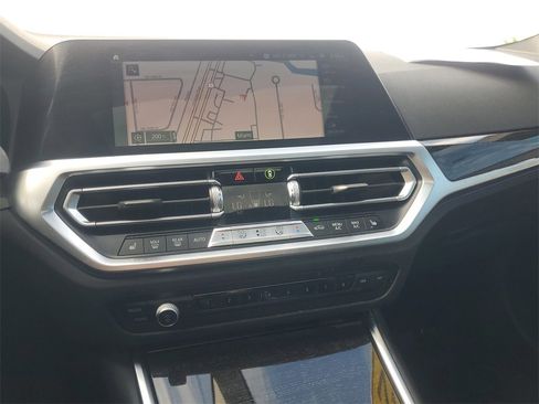 Used 2022 BMW 330i Sedan w/ Premium Package image 25