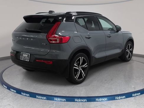 Used 2022 Volvo XC40 T5 R-Design w/ Protection Package AWD/4WD image 6