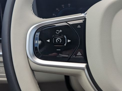 New 2025 Volvo XC60 T8 Core image 24