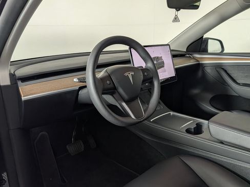 Used 2024 Tesla Model Y Long Range RWD image 4