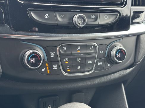 Used 2023 Chevrolet Traverse LT image 5