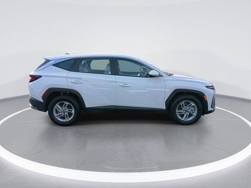 Used 2025 Hyundai Tucson SE FWD image 9