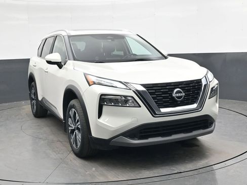 Used 2023 Nissan Rogue SV w/ SV Premium Package image 2