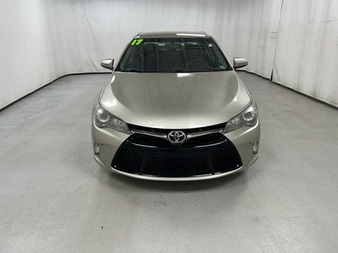 Used 2017 Toyota Camry SE FWD image 3