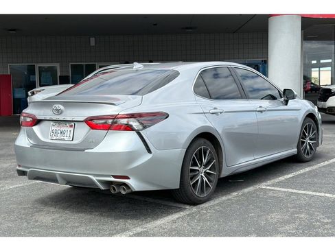 Used 2022 Toyota Camry SE w/ Convenience Package FWD image 5