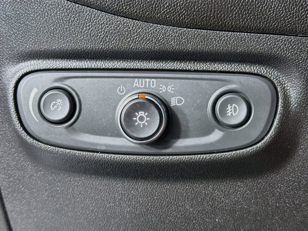Used 2019 Chevrolet Equinox Premier FWD image 15
