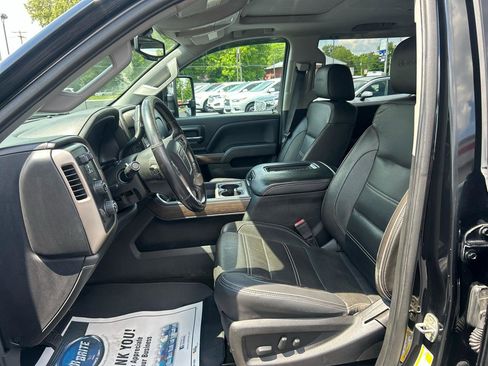 Used 2018 GMC Sierra 2500 Denali w/ Duramax Plus Package AWD/4WD image 11