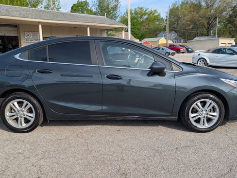 Used 2018 Chevrolet Cruze LT FWD image 6