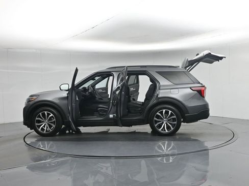 Used 2025 Ford Explorer ST-Line RWD image 41