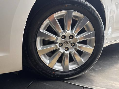 Used 2011 Toyota Sienna XLE AWD/4WD image 38