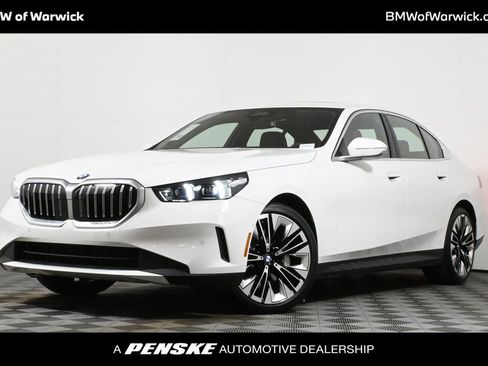 Used 2026 BMW 530i xDrive w/ Premium Package image 1