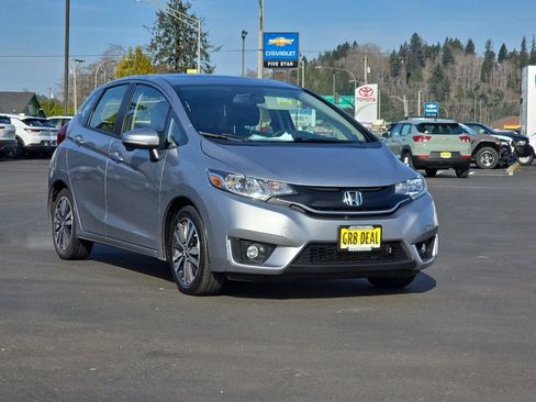 Used 2017 Honda Fit EX image 2