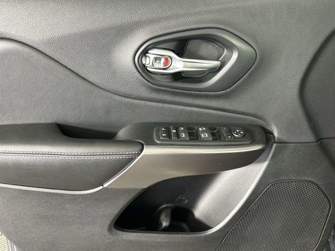 Used 2020 Jeep Cherokee Latitude Plus w/ Comfort/Convenience Group image 24