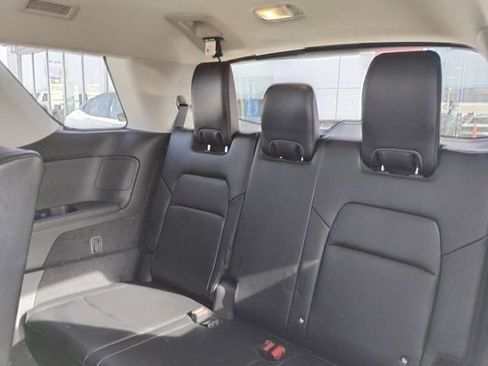 Used 2024 Nissan Pathfinder SL image 11