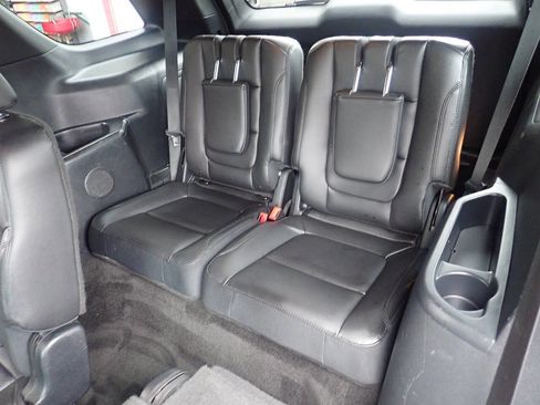 Used 2017 Ford Explorer XLT w/ Equipment Group 202A image 13