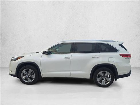Used 2017 Toyota Highlander Limited image 3
