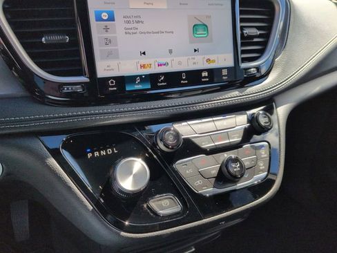 New 2026 Chrysler Pacifica Select image 19