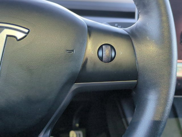 Used 2023 Tesla Model Y Performance AWD/4WD image 13