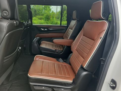 Used 2023 GMC Yukon XL Denali Ultimate AWD/4WD image 16