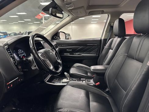 Used 2018 Mitsubishi Outlander GT AWD/4WD image 16