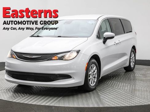 Used 2023 Chrysler Voyager LX image 1