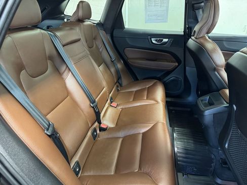 Used 2021 Volvo XC60 T5 Momentum image 28