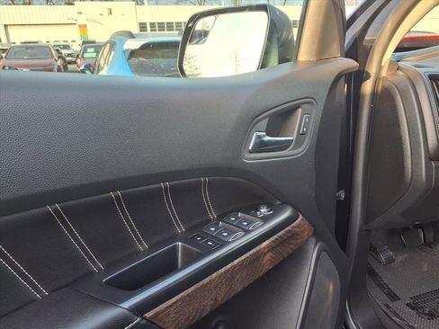 Certified 2022 GMC Canyon Denali image 8