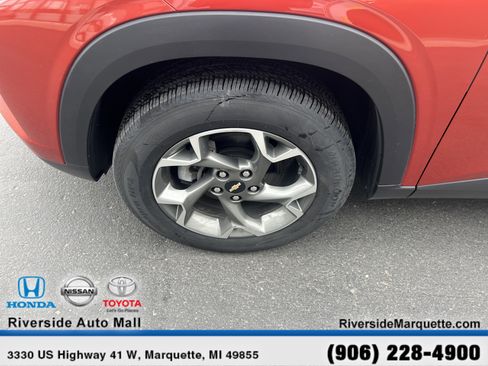 Used 2024 Chevrolet Trax LT w/ Driver Confidence Package FWD image 11