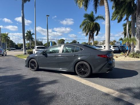 Used 2025 Toyota Camry SE image 7