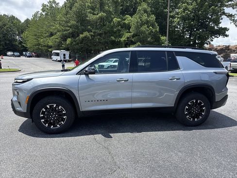 Used 2025 Chevrolet Traverse Z71 w/ Driver Confidence Package AWD/4WD image 4