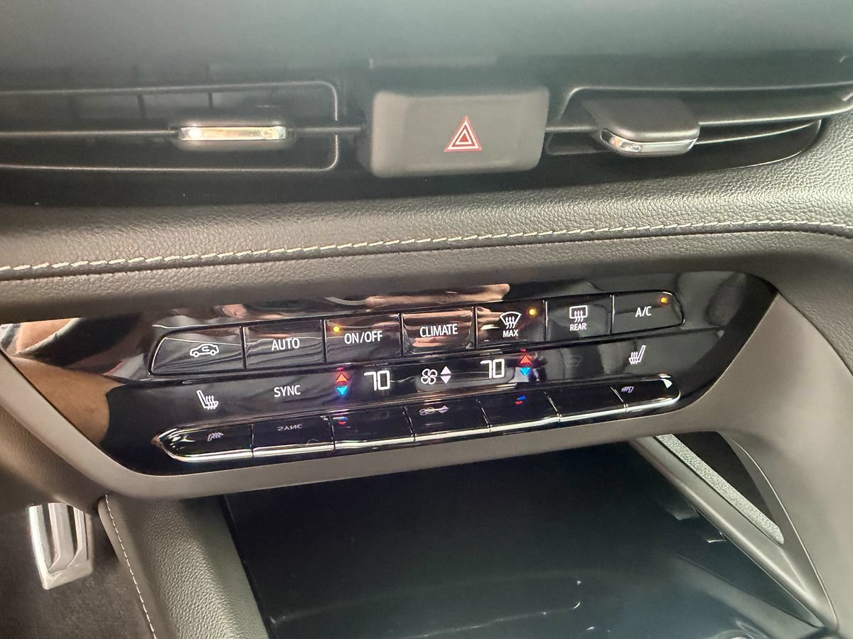 Used 2023 Buick Envision Essence w/ Technology Package I AWD/4WD image 20