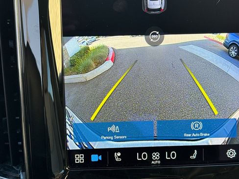 Used 2023 Volvo XC60 B5 Ultimate image 23