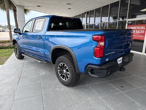 Used 2022 Chevrolet Silverado 1500 ZR2 w/ Technology Package AWD/4WD image 11