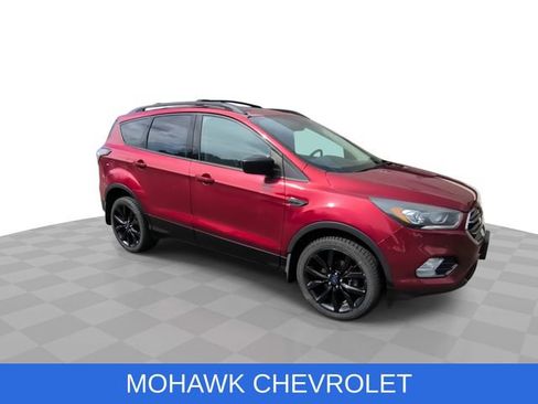 Used 2017 Ford Escape SE w/ Equipment Group 201A AWD/4WD image 2