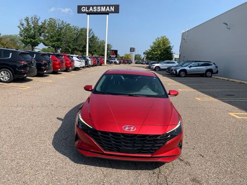 Certified 2021 Hyundai Elantra SEL w/ Convenience Package FWD image 2