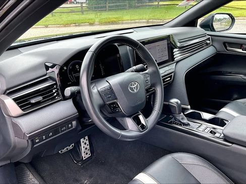Used 2025 Toyota Camry SE FWD image 12