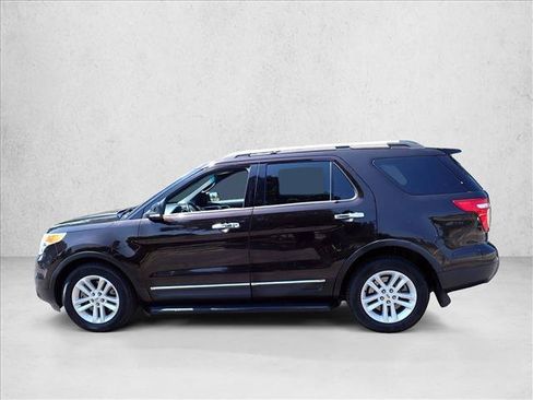 Used 2013 Ford Explorer XLT AWD/4WD image 2