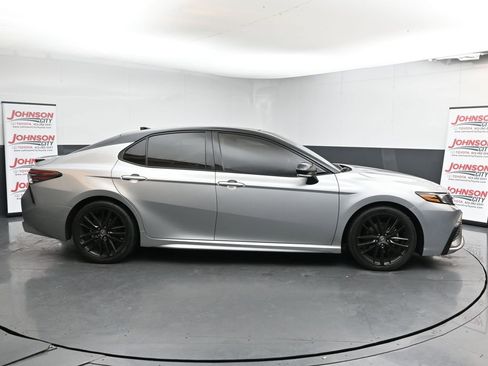 Used 2021 Toyota Camry XSE image 9