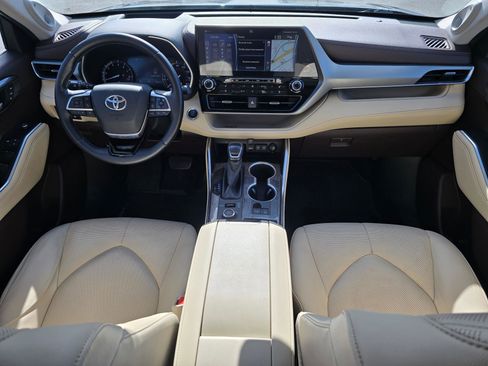 Used 2020 Toyota Highlander Platinum image 9