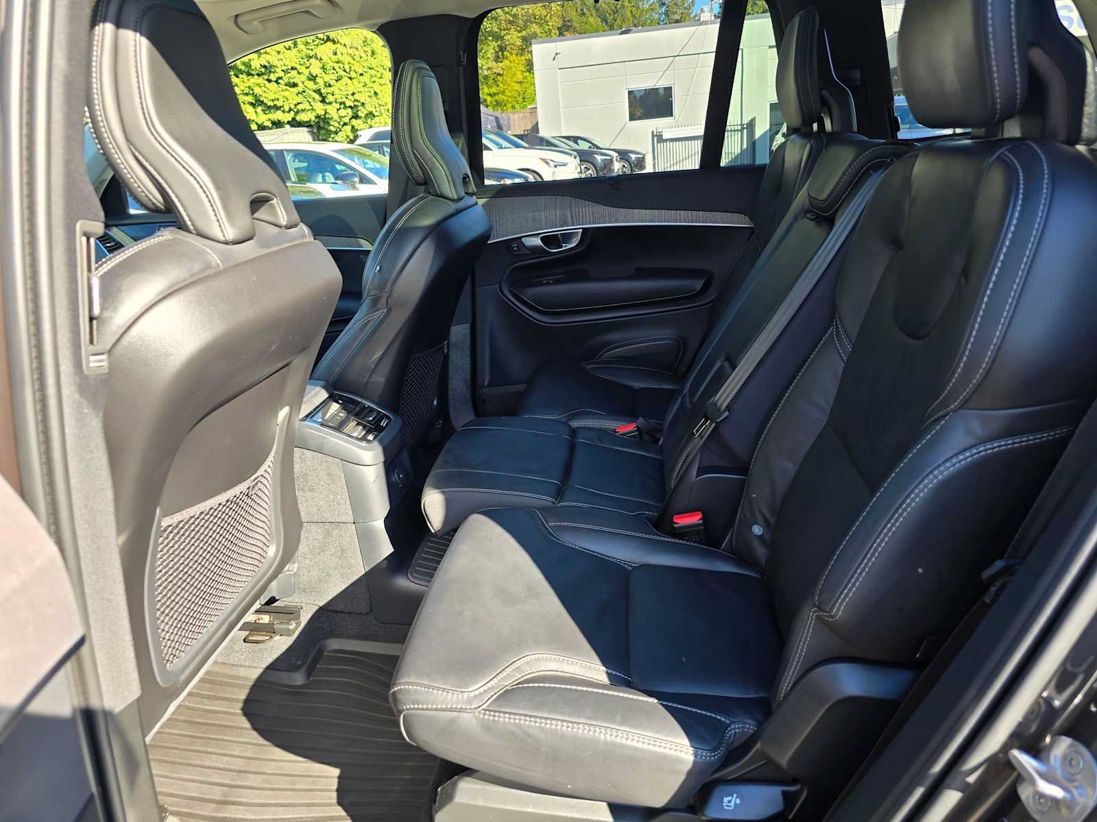Used 2024 Volvo XC90 T8 Ultimate w/ Protection Package Premier AWD/4WD image 18