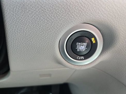 Used 2017 Chrysler Pacifica Touring FWD image 27