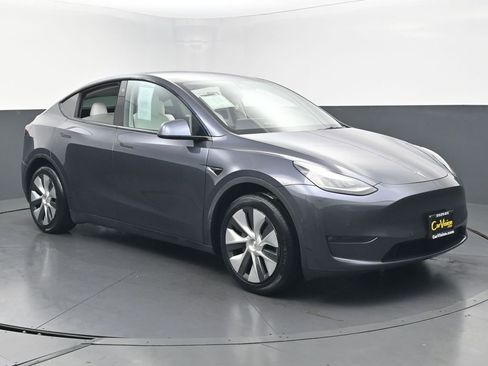 Used 2021 Tesla Model Y 2WD image 2