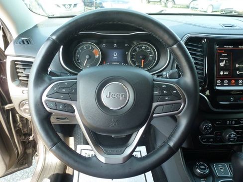 Used 2019 Jeep Cherokee Limited AWD/4WD image 18