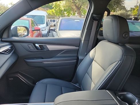 Used 2025 Buick Enclave Preferred w/ Power Package image 27