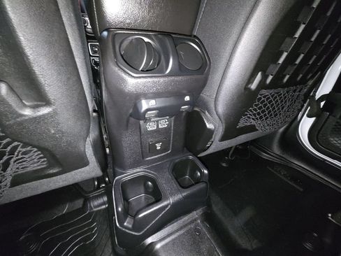 Used 2019 Jeep Wrangler Unlimited Rubicon AWD/4WD image 29