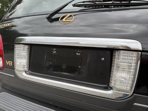 Used 2003 Lexus LX 470 4WD image 32